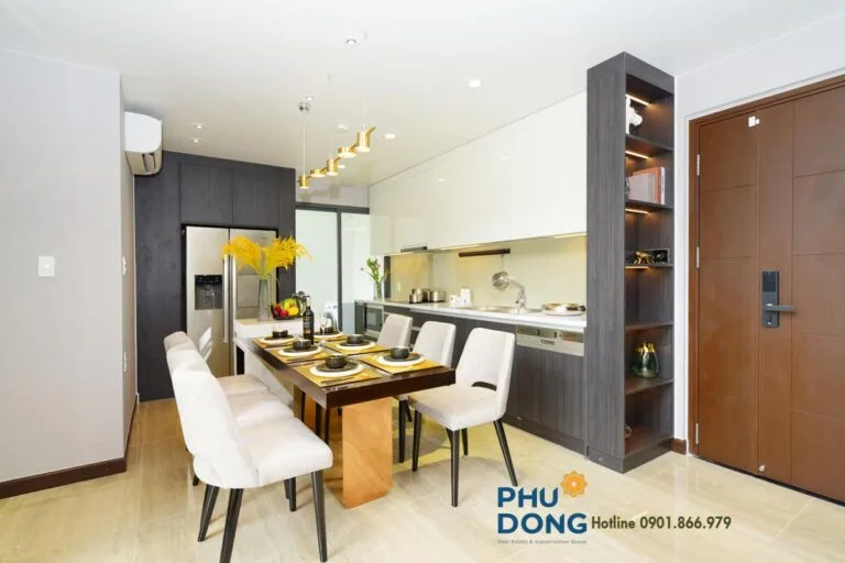 Hình căn hộ Phú Đông Sky Garden góc nhìn bàn ăn và bếp