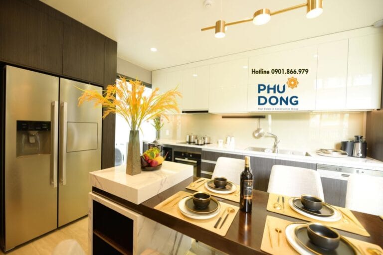 Hình căn hộ Phú Đông Sky Garden khu vực bếp và tủ lạnh