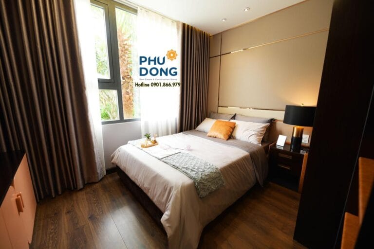 Hình cửa sổ phòng ngủ lớn trong căn hộ Phú Đông Sky Garden