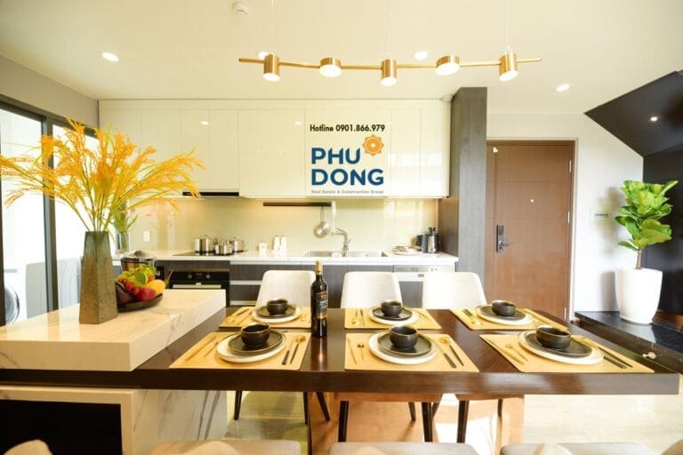 Hình toàn cảnh không gian bếp của căn hộ Phú Đông Sky Garden