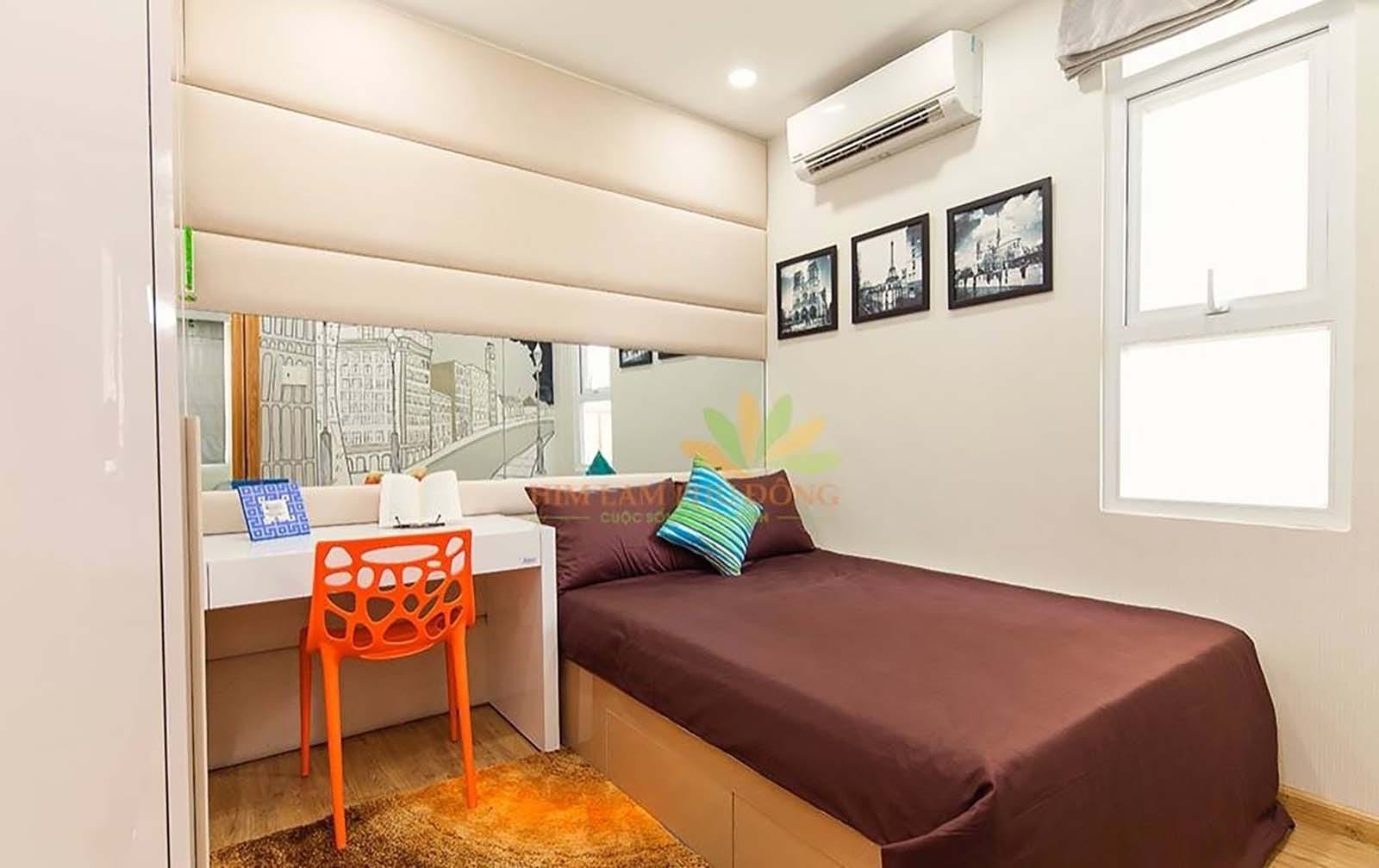 Không gian nội thất phòng ngủ được bố trí khoa học tại Him Lam Phú Đông. Không gian nội thất phòng ngủ được bố trí khoa học tại Him Lam Phú Đông.