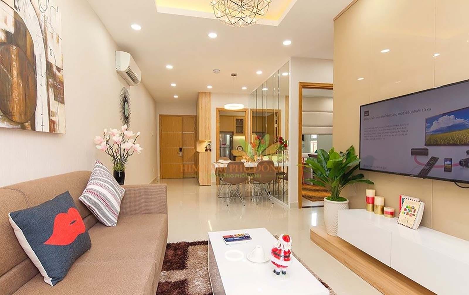 Thiết kế nội thất phòng khách hiện đại và ấm cúng tại căn hộ mẫu Him Lam Phú Đông. Thiết kế nội thất phòng khách hiện đại và ấm cúng tại căn hộ mẫu Him Lam Phú Đông.