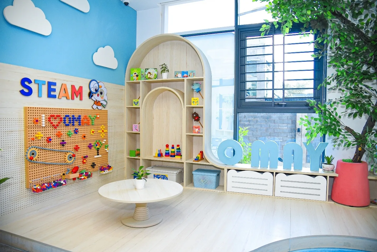 Trường mầm non Ô Mây ngay tại tầng trệt Phú Đông Sky Garden